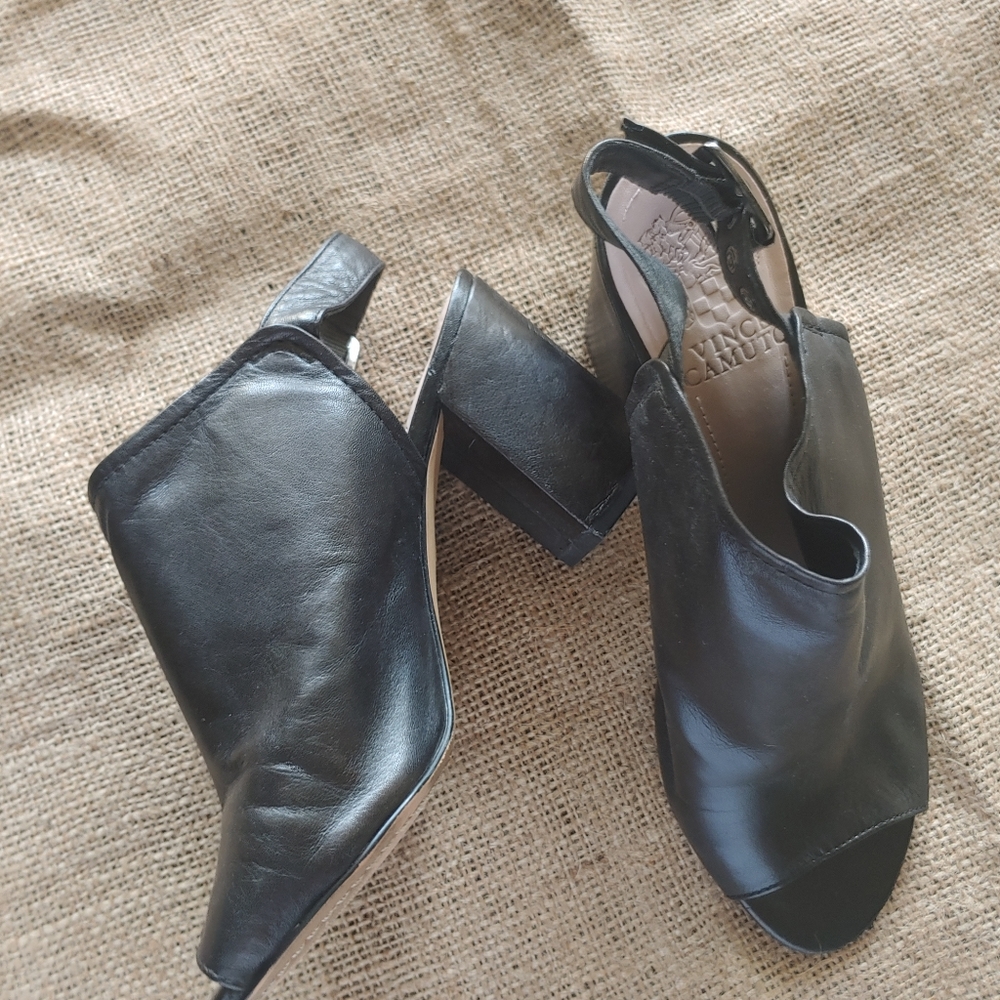 7.5M Black Leather Vince Camuto Sandal
